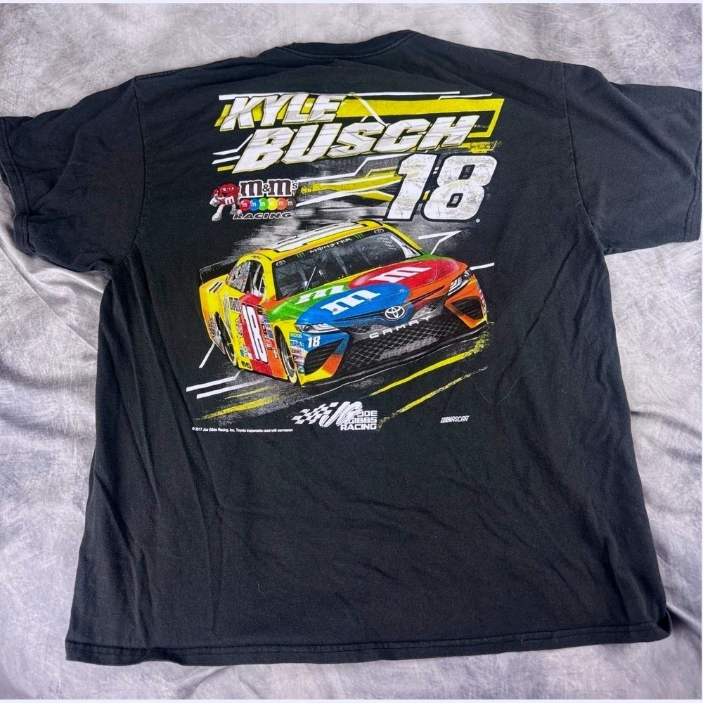 Kyle Busch 18 NASCAR T-Shirt Mens XL M&Ms Racing Joe Gibbs Racing 2017 Black Tee